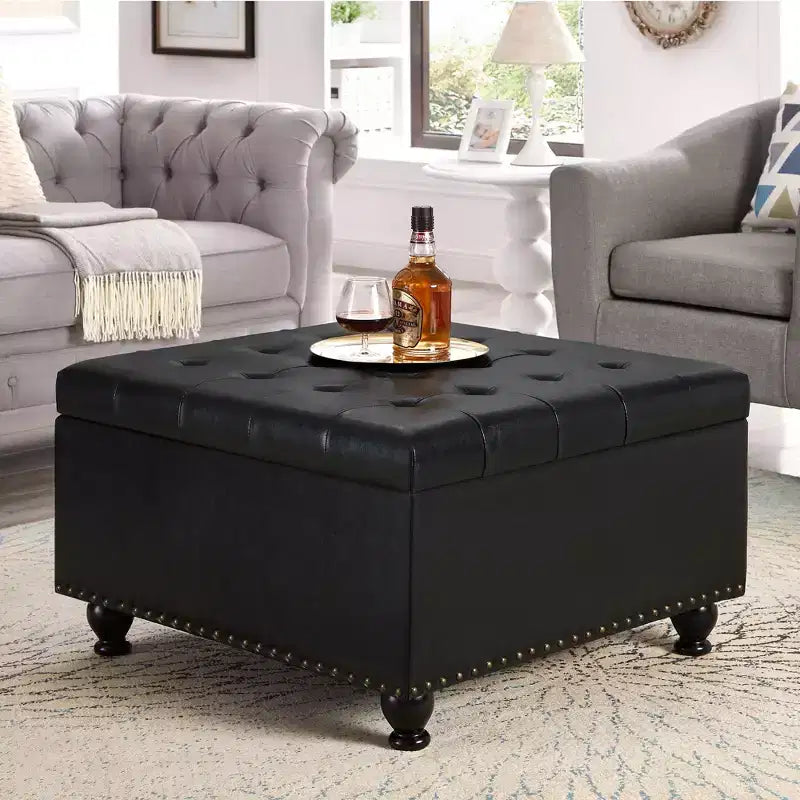 Pouf Contenitore Grande Quadrato Okak con Gambe in Legno, Panca da Ingresso con Bottoni, Decorato con Trapuntatura e Rifiniture a Borchie, Poggiapiedi per la Casa