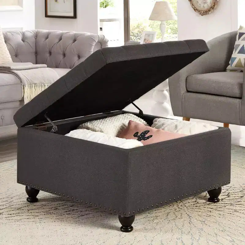 Pouf Contenitore Grande Quadrato Okak con Gambe in Legno, Panca da Ingresso con Bottoni, Decorato con Trapuntatura e Rifiniture a Borchie, Poggiapiedi per la Casa