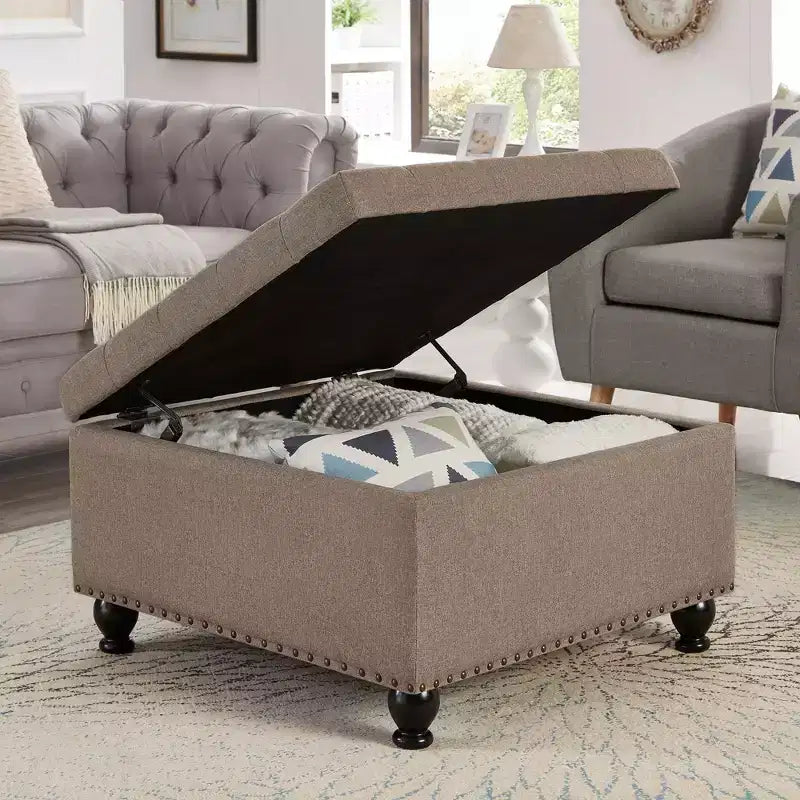 Pouf Contenitore Grande Quadrato Okak con Gambe in Legno, Panca da Ingresso con Bottoni, Decorato con Trapuntatura e Rifiniture a Borchie, Poggiapiedi per la Casa