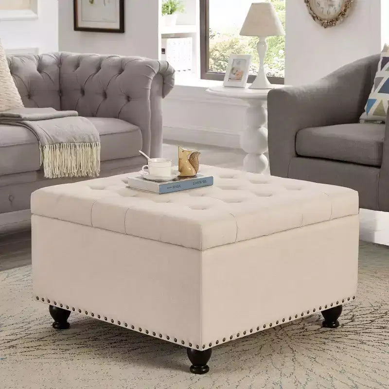Pouf Contenitore Grande Quadrato Okak con Gambe in Legno, Panca da Ingresso con Bottoni, Decorato con Trapuntatura e Rifiniture a Borchie, Poggiapiedi per la Casa