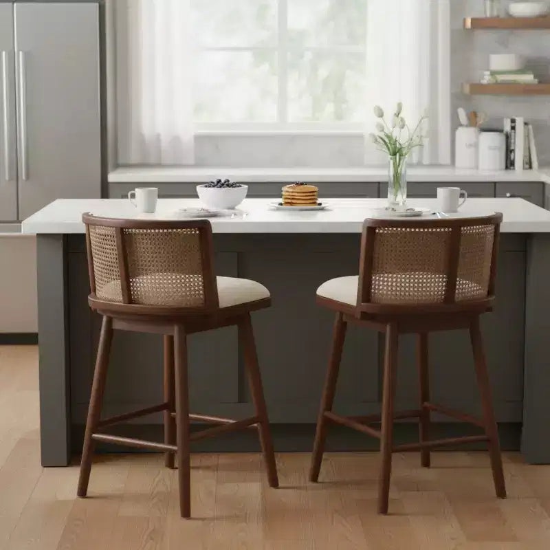 Set di 2 Sgabelli da Bancone in Legno con Schienale in Rattan e Rivestimento Beige
