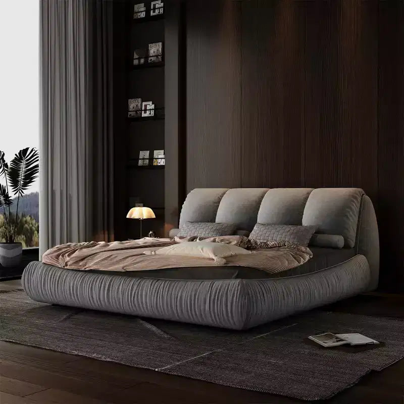 Letto King Size di Lusso Rivestito in Tessuto con Testiera Imbottita Oversize e Struttura in Legno Massello, Grigio