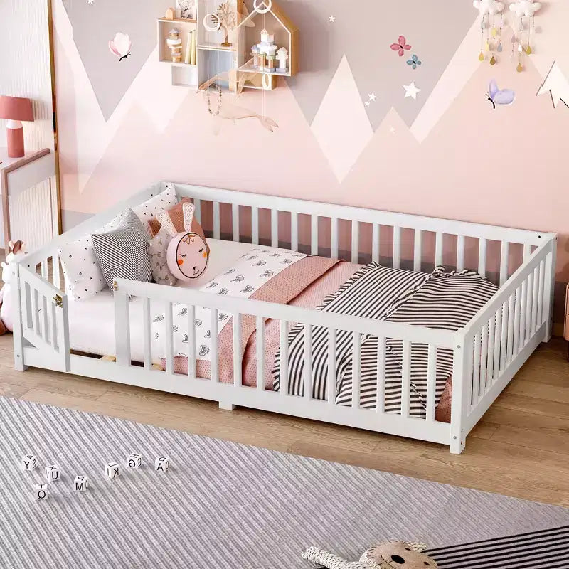 Struttura letto a terra per bambini in legno massello con spondine di sicurezza e cancelletto rimovibile, letto Montessori per bambini piccoli