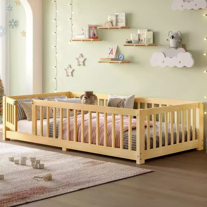 Struttura letto a terra per bambini in legno massello con spondine di sicurezza e cancelletto rimovibile, letto Montessori per bambini piccoli