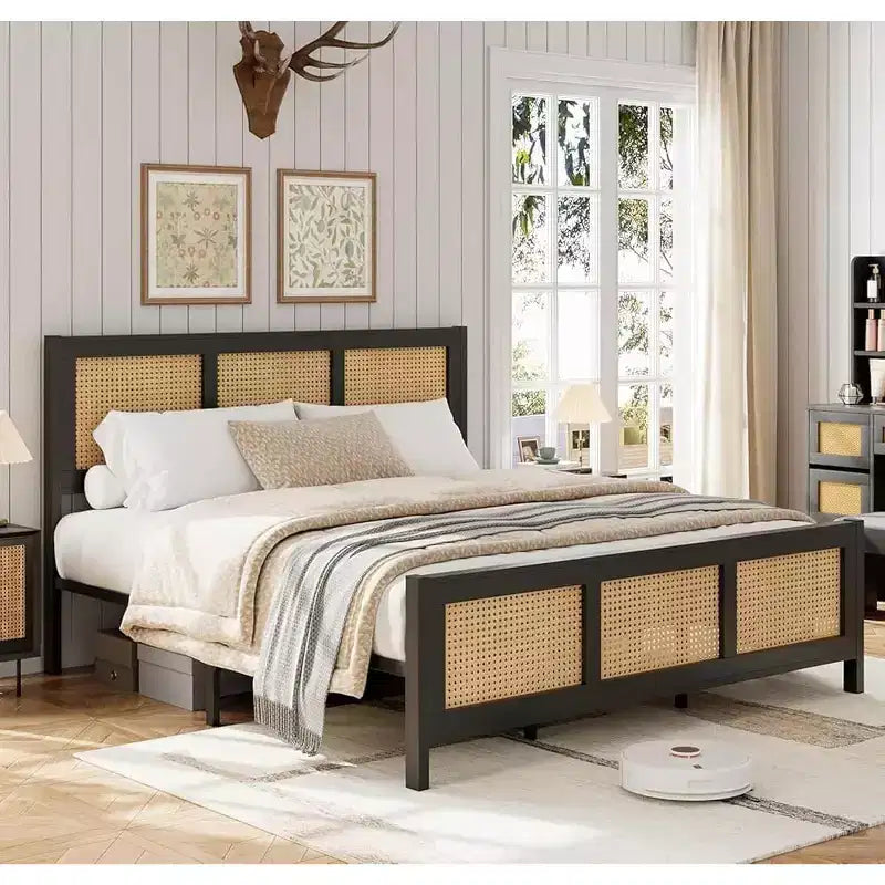 Struttura letto a piattaforma Boho in rattan con testiera, robuste doghe in metallo, non necessita di rete a molle